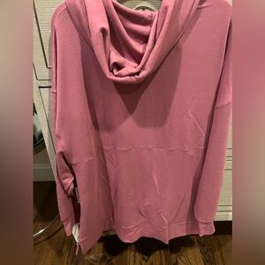 Women’s sweatshirt with hood